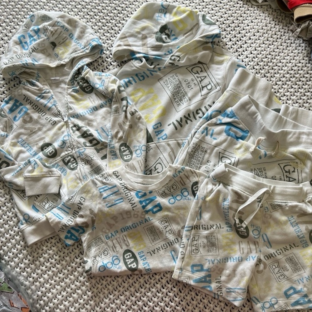 Gap kids 5T/XS interchangeable set